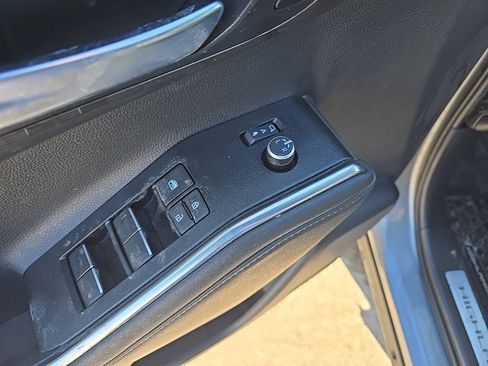 Used 2025 Toyota Highlander Platinum image 6