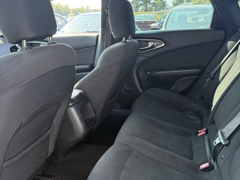 Used 2016 Chrysler 200 Limited FWD image 8
