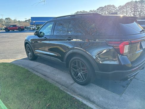 Used 2025 Ford Explorer ST image 20