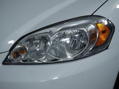 Used 2016 Chevrolet Impala LT FWD image 14