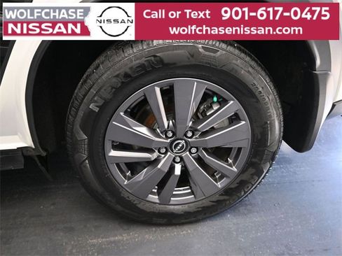 Used 2022 Nissan Pathfinder SV image 14