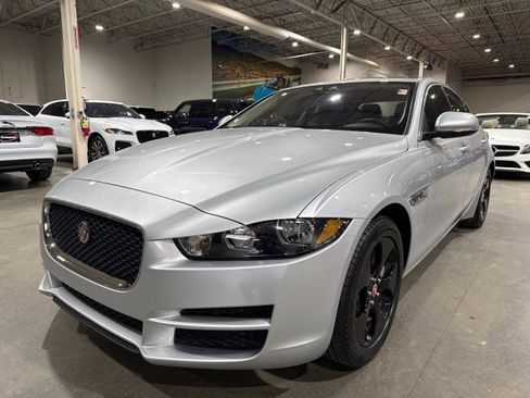 Used 2017 Jaguar XE Premium image 22