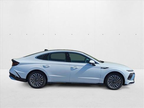 New 2025 Hyundai Sonata Limited image 7