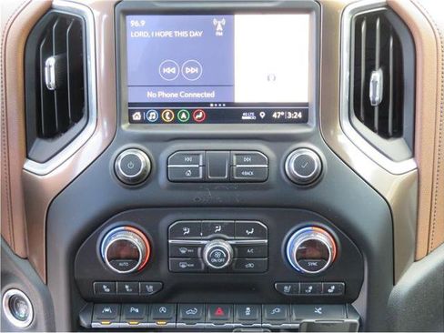 Used 2019 Chevrolet Silverado 1500 High Country w/ High Country Premium Package image 9