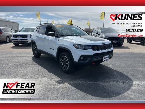 Used 2025 Jeep Compass Trailhawk AWD/4WD image 1