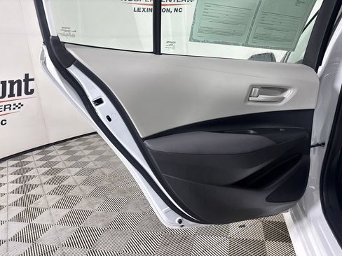 Used 2025 Toyota Corolla LE FWD image 21