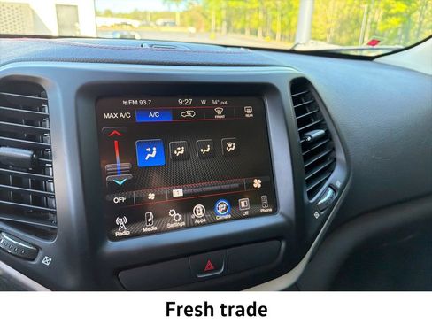 Used 2016 Jeep Cherokee Trailhawk image 12