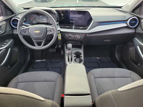 Used 2025 Chevrolet Trax LS FWD image 28