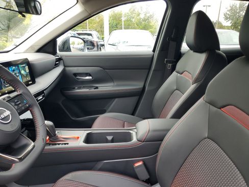 New 2026 Nissan Kicks SR image 18