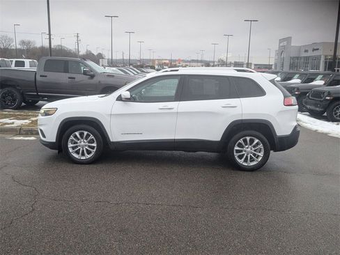 Used 2020 Jeep Cherokee Latitude w/ Cold Weather Group image 2