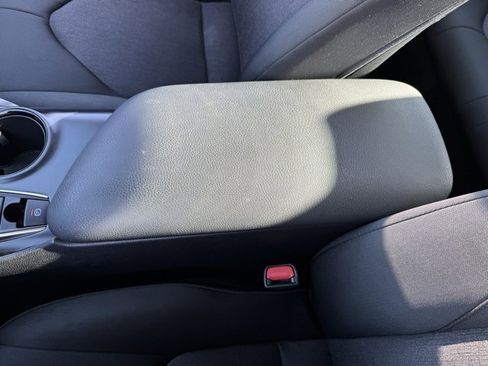 Certified 2020 Toyota Camry LE image 21