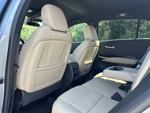 Used 2025 Cadillac XT4 Premium Luxury w/ Cold Weather Package FWD image 18