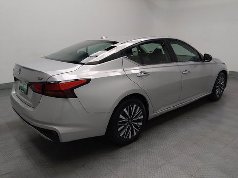 Used 2024 Nissan Altima 2.5 SV image 10