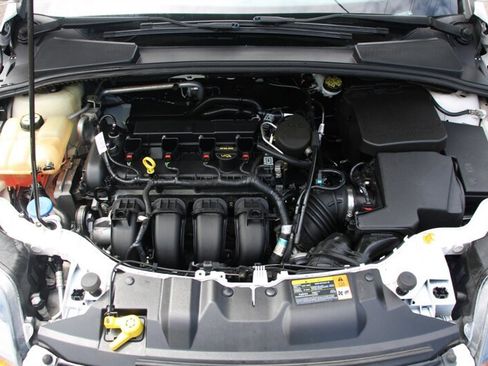 Used 2013 Ford Focus Titanium w/ Titanium Handling Pkg FWD image 18