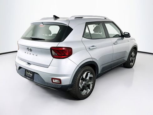 Used 2022 Hyundai Venue SEL FWD image 9