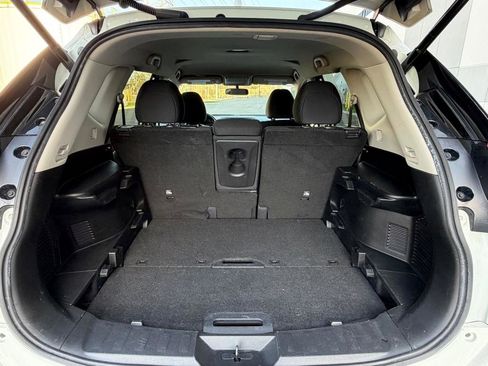 Used 2018 Nissan Rogue SV image 21