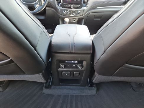 Used 2022 Chevrolet Traverse RS FWD image 35
