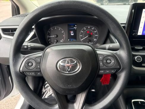 Used 2025 Toyota Corolla LE FWD image 11