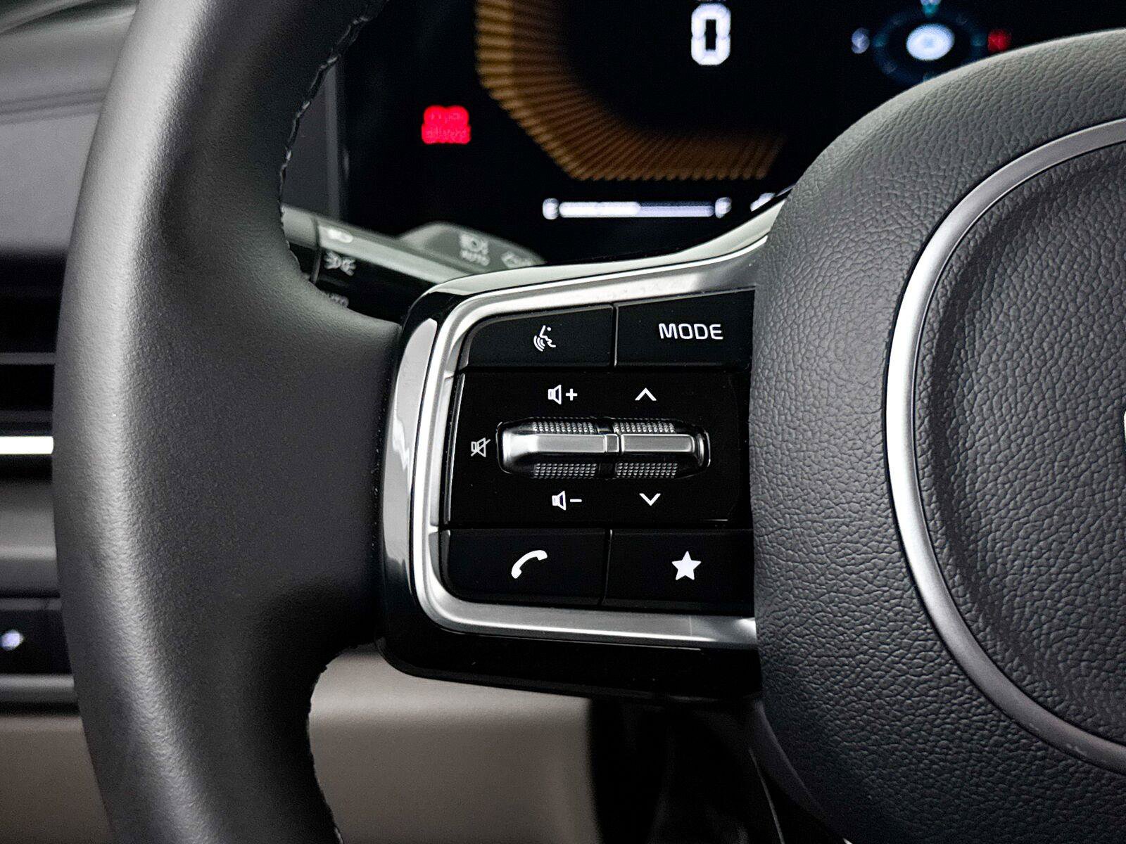 Certified 2026 Kia Carnival EX FWD image 36