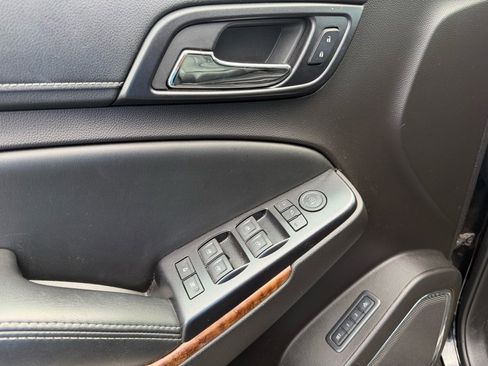 Used 2018 Chevrolet Suburban LT image 13