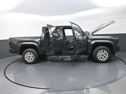 Used 2025 Toyota Tacoma SR5 w/ SR5 Upgrade Package image 45