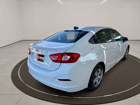 Used 2018 Chevrolet Cruze LS FWD image 5