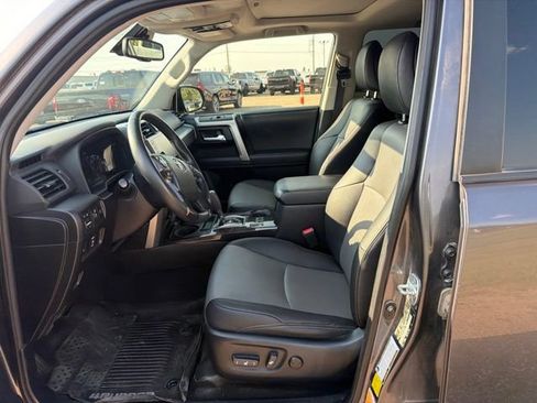 Used 2020 Toyota 4Runner SR5 Premium w/ Moonroof Package AWD/4WD image 10