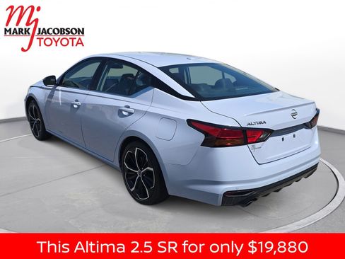 Used 2024 Nissan Altima 2.5 SR FWD image 13