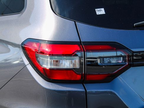 Used 2025 Honda Pilot EX-L image 10