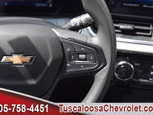 Used 2025 Chevrolet Trax LT FWD image 26