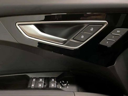 Used 2024 Audi Q4 e-tron Prestige image 33
