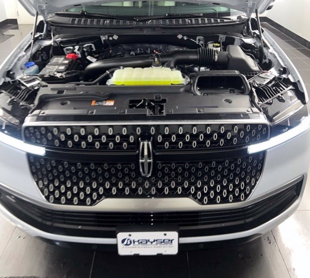 New 2026 Lincoln Navigator Premiere AWD/4WD image 29