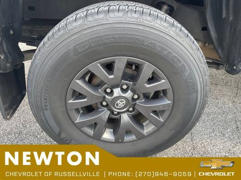 Used 2022 Toyota Tacoma SR5 w/ SR5 Appearance Package (SM) AWD/4WD image 36
