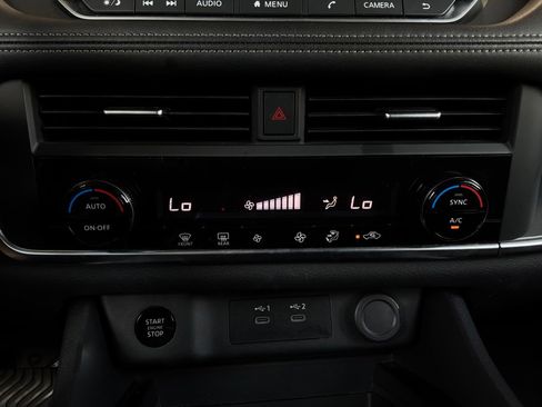 Used 2025 Nissan Rogue SV FWD image 28