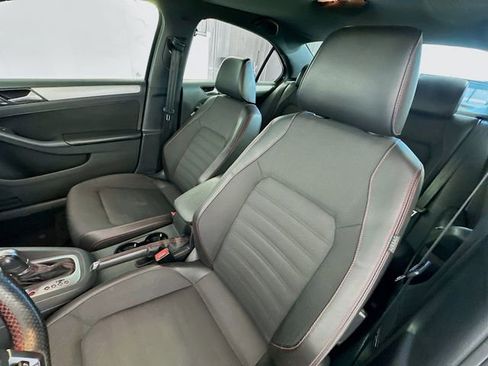 Used 2014 Volkswagen Jetta GLI image 18