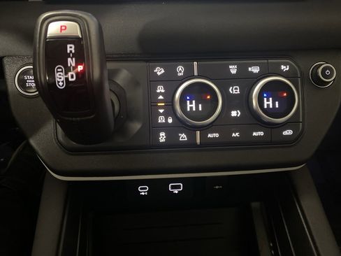 Used 2021 Land Rover Defender 110 SE image 19