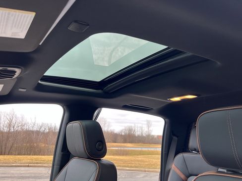 Used 2025 GMC Canyon AT4 w/ Nightfall Edition image 20