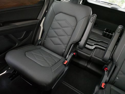 Used 2026 Volkswagen Atlas SE AWD/4WD image 12