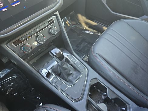 Used 2024 Volkswagen Tiguan Wolfsburg Edition FWD image 21