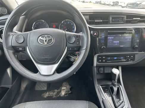 Used 2018 Toyota Corolla LE FWD image 13