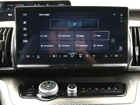 Used 2025 Ford Expedition Max Platinum w/ Stealth Appearance Package image 34