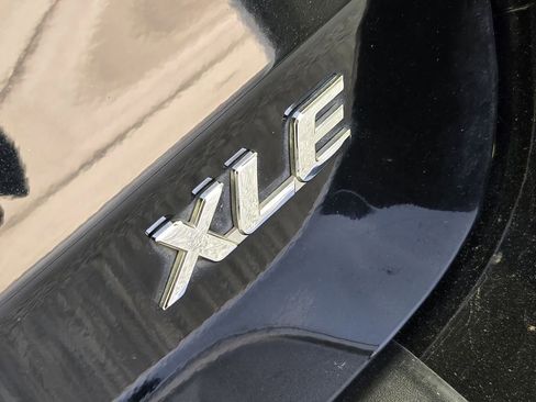 Used 2015 Toyota Sienna XLE w/ XLE Navigation Package image 12