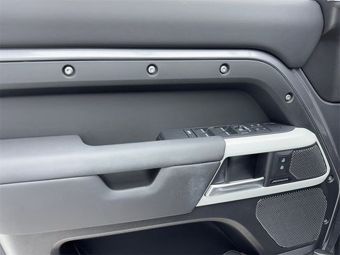 Used 2024 Land Rover Defender 110 X-Dynamic SE image 42