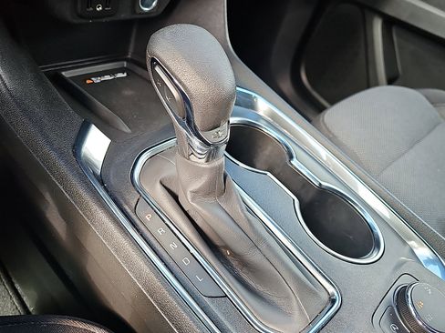 Used 2023 Chevrolet Traverse LT w/ Rear Camera Mirror Package image 17