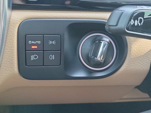 Certified 2022 Porsche Cayenne S AWD/4WD image 28