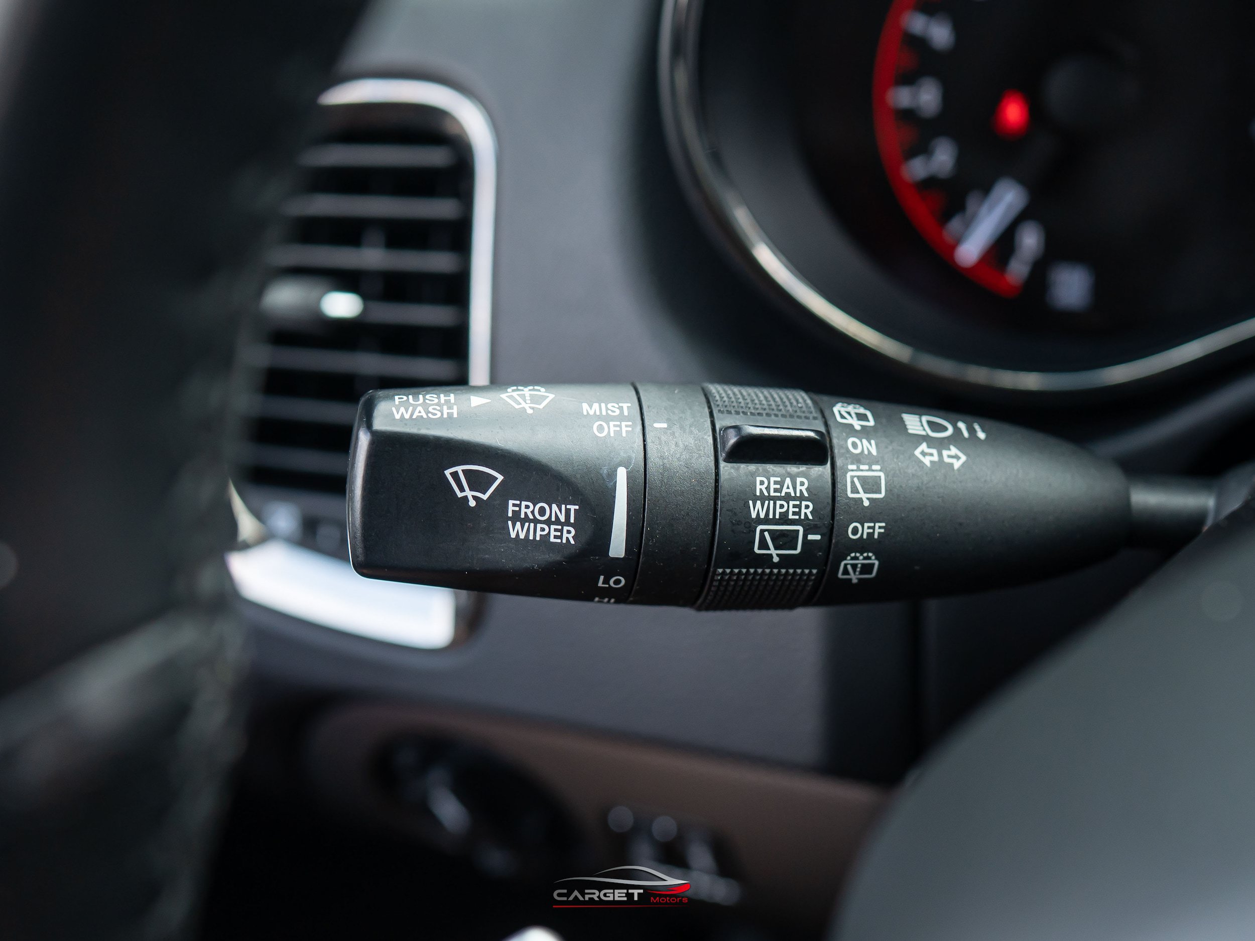 Used 2018 Dodge Durango R/T w/ Technology Group AWD/4WD image 27