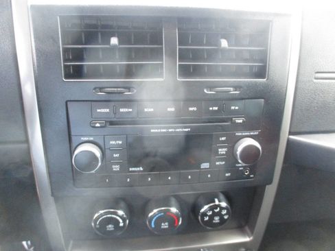 Used 2011 Jeep Liberty Sport image 20