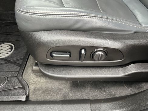 Used 2018 Buick Enclave Essence image 21