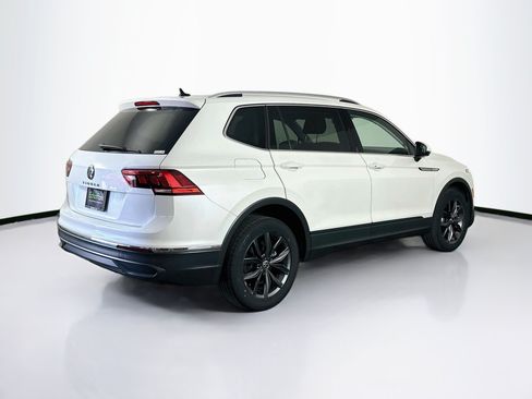 Used 2023 Volkswagen Tiguan SE FWD image 9