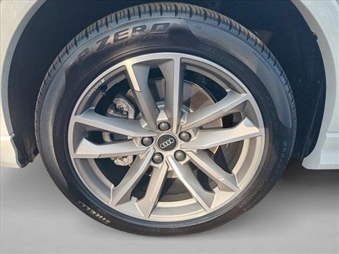 Certified 2025 Audi Q3 2.0T Premium w/ Convenience Package image 10